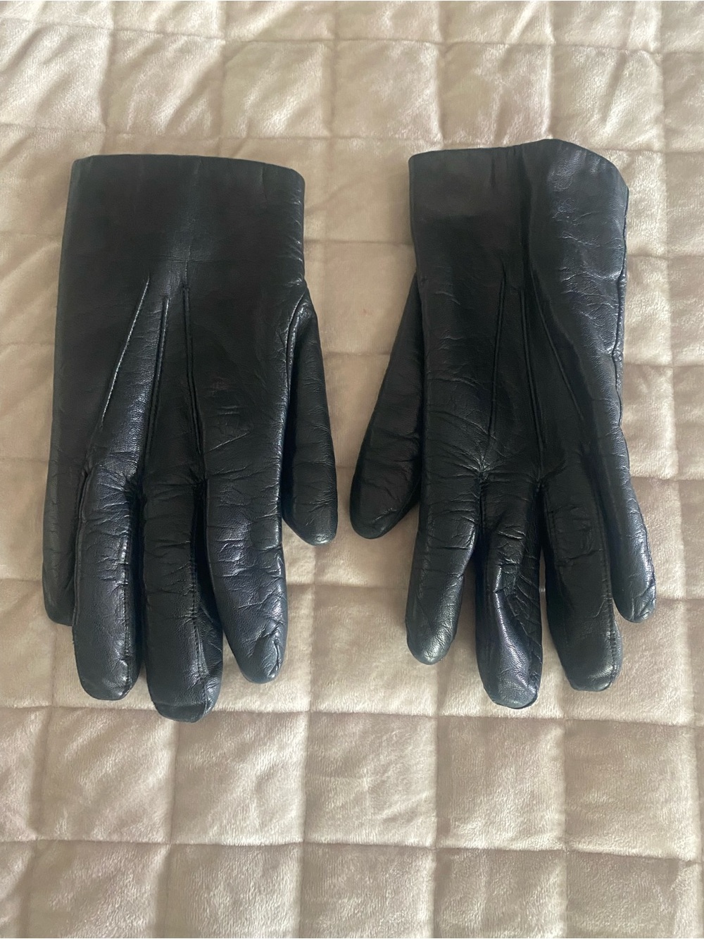 Wilsons Leather Women's Black Leather Gloves - Classic Fitted Style
